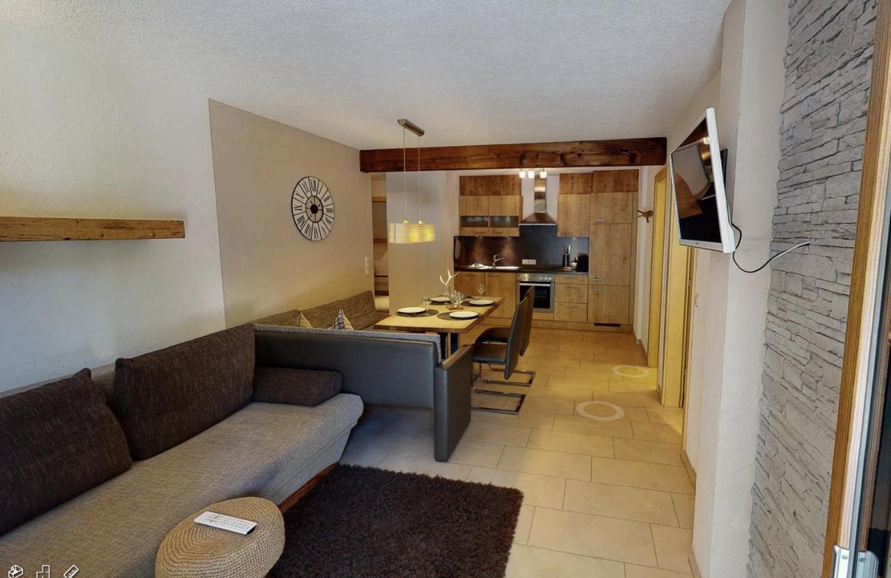Appartements "Da Zillertaler Und Die Geigerin" Mayrhofen Exterior photo